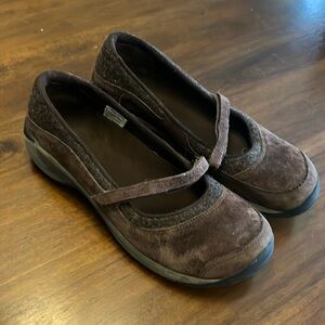 Merrel Women’s size 9 Brown flats
